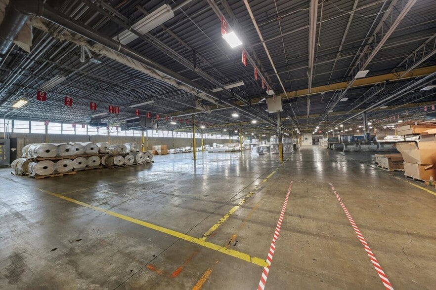 More Photos Of 440 Northland Blvd, Forest Park Manufacturing For Lease