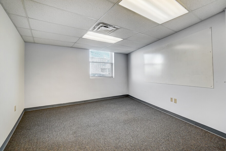More Photos Of 3925-3927 Brotherton Rd, Cincinnati Office For Sale