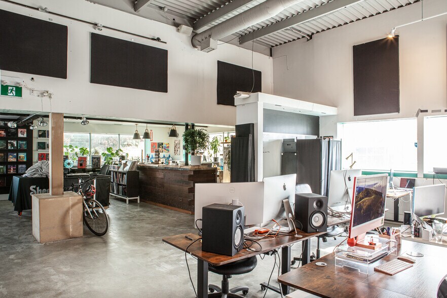 More Photos Of 4 Carlaw Ave, Toronto Warehouse For Lease