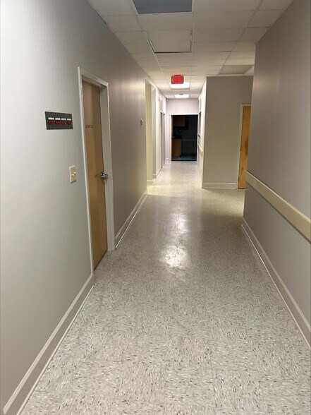 More Photos Of 4301 University Pky, Evans Medical For Lease