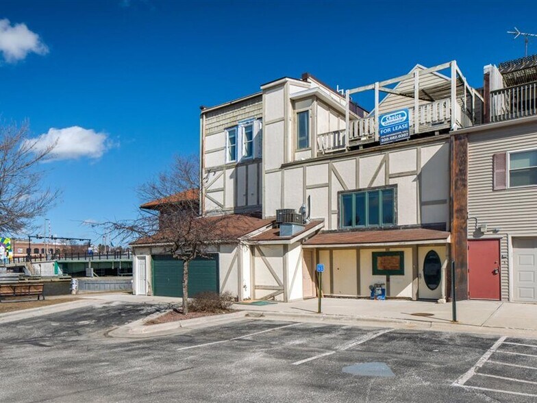 More Photos Of 812-814 S 8th St, Manitowoc Office Residential For Sale