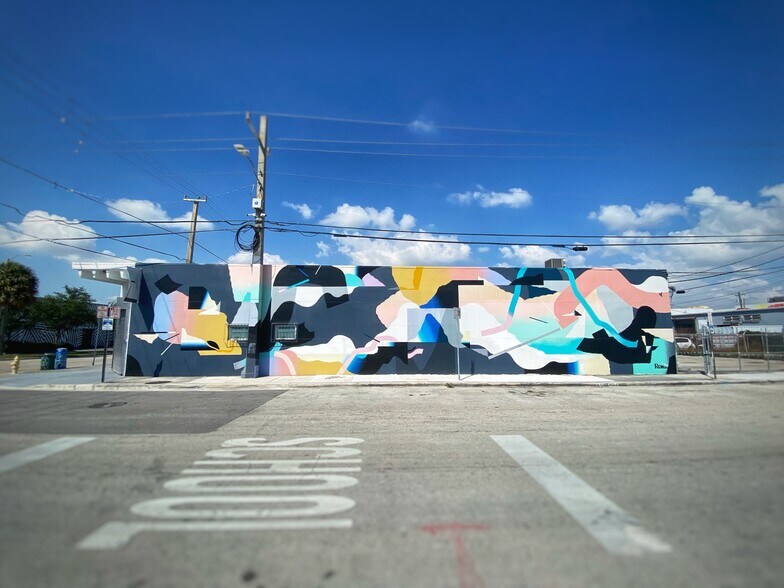 More Photos Of 301-311 NW 28th St, Miami Showroom For Lease