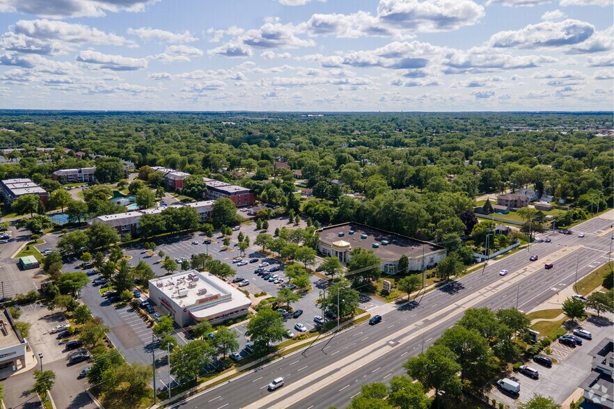 More Photos Of 607 E Golf Rd, Schaumburg Freestanding For Sale