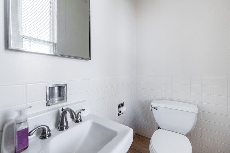 More Photos Of 223 E State St, Geneva Office For Sale