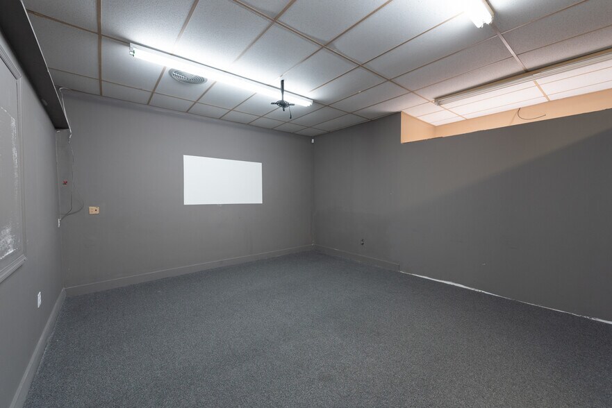 More Photos Of 5114-5134 Us Highway 19, New Port Richey Unknown For Lease