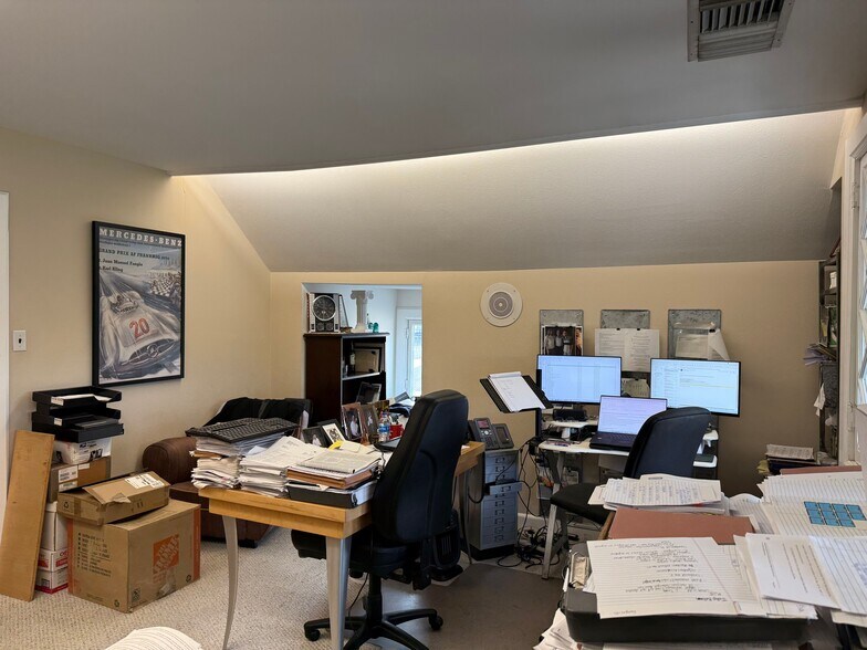 More Photos Of 1201 Griffin St W, Dallas Office For Sale