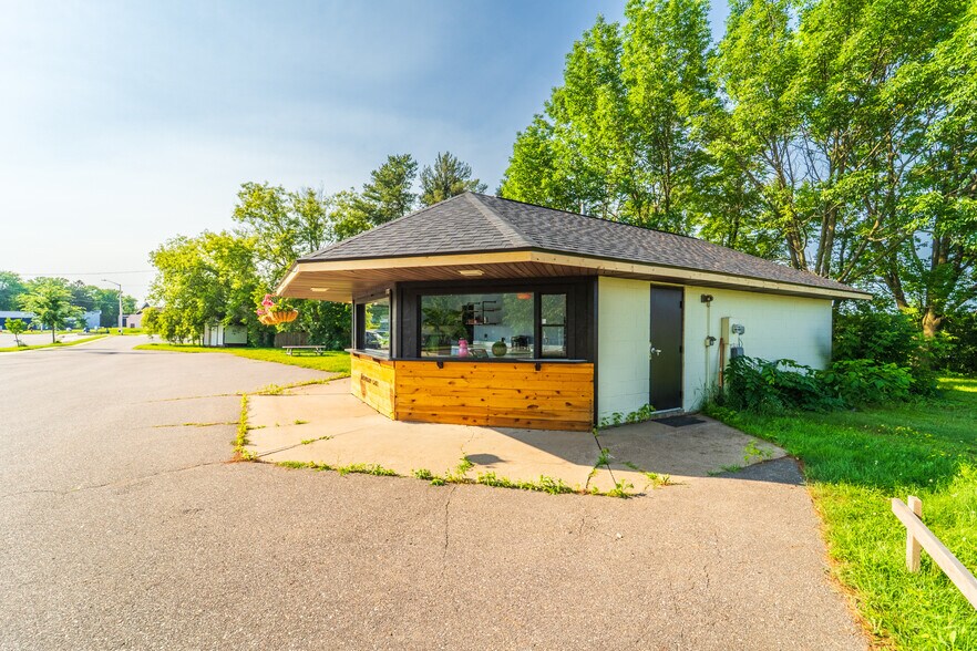 More Photos Of 1707 Merrill Ave, Wausau Freestanding For Sale