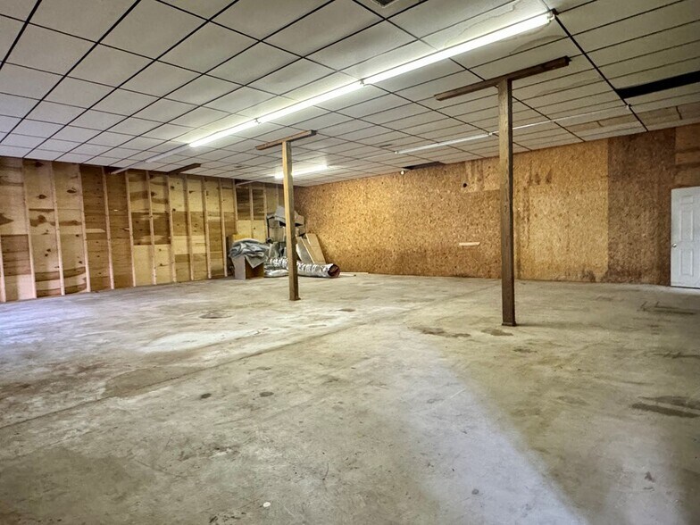 More Photos Of 868 State Route 3 and 12, Hinton Flex For Sale