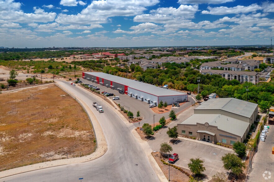 More Photos Of 14886 Tradesman Dr, San Antonio Showroom For Lease