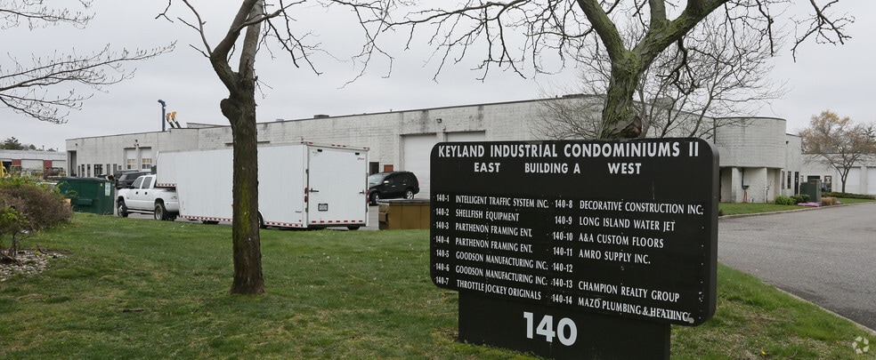 Primary Photo Of 140 Keyland Ct, Bohemia Warehouse For Lease