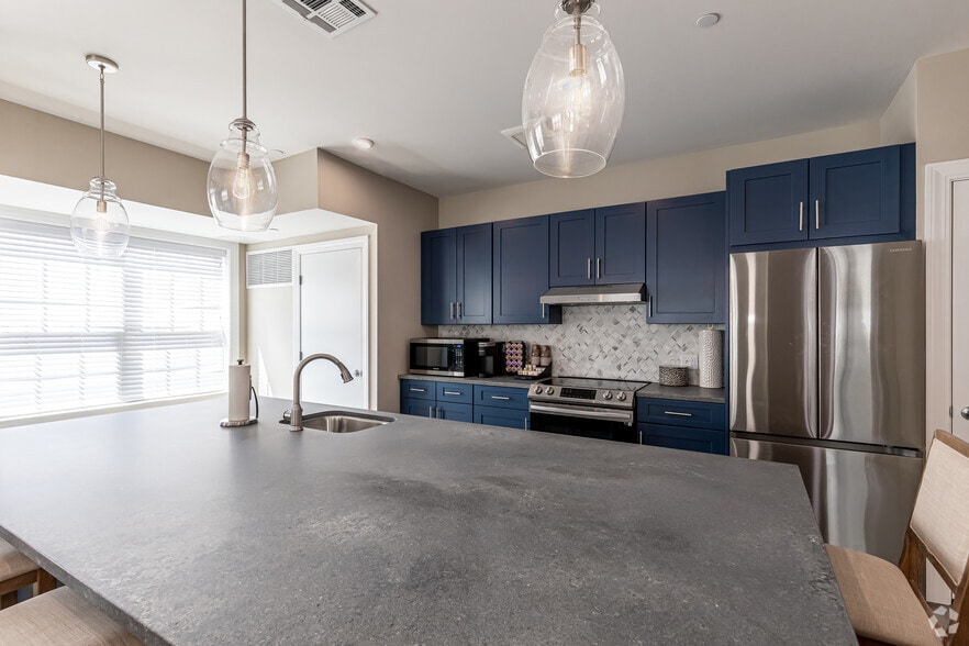 More Photos Of 800 Federal Rd, Brookfield Apartments For Lease