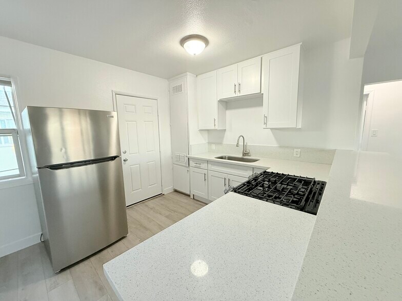 More Photos Of 15 N Dos Caminos Ave, Ventura Apartments For Sale