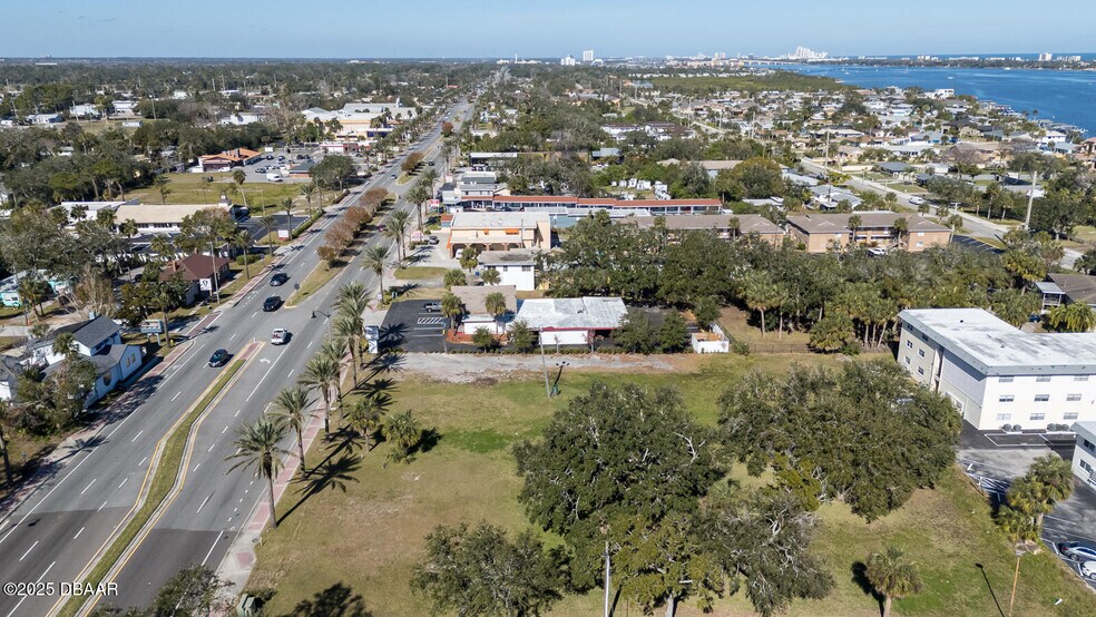 More Photos Of 1903 S Ridgewood Ave, Daytona Beach Bar For Sale