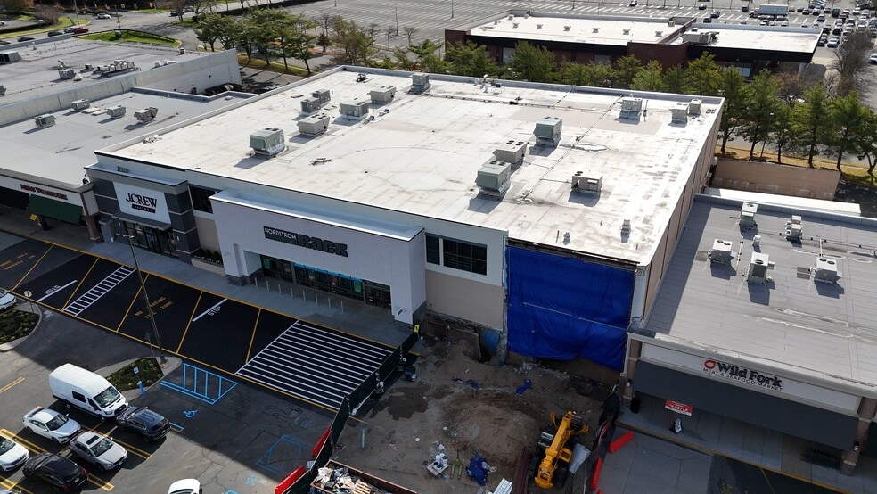 More Photos Of 2021-2093 Smith Haven Plz, Lake Grove Unknown For Lease