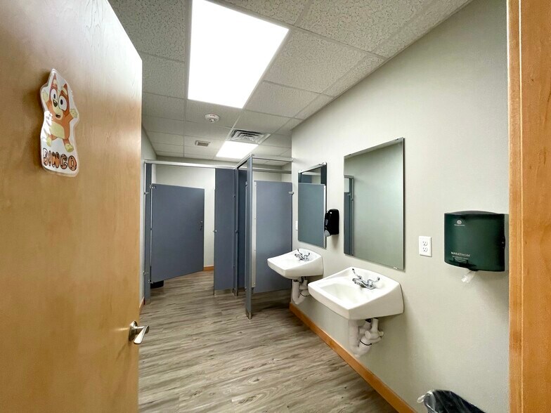 More Photos Of 109 N 23rd St, Dakota City Specialty For Sale