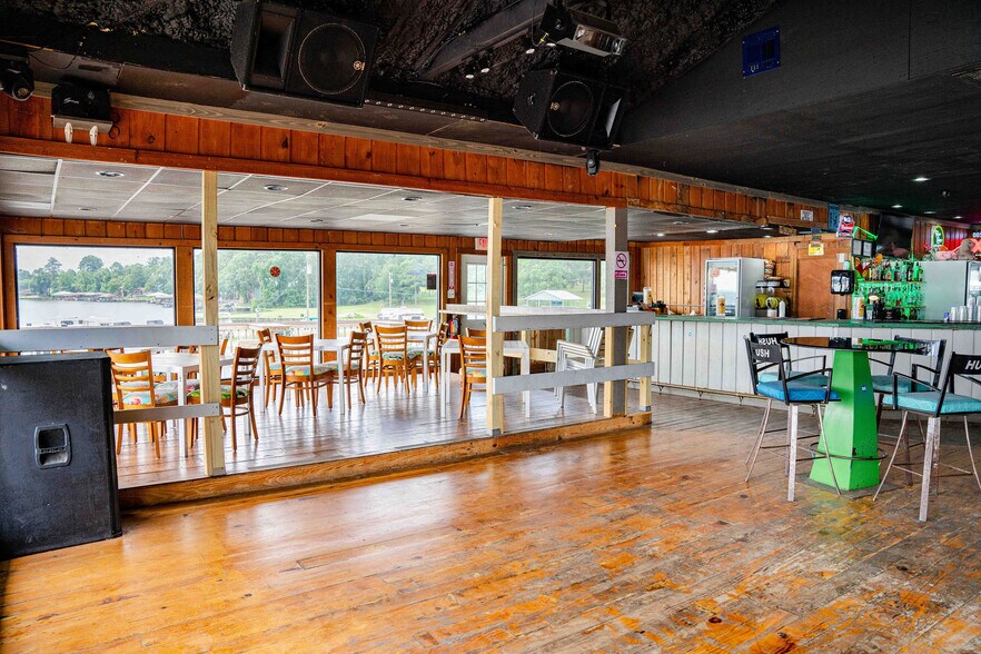 More Photos Of 371 Navaho Trl, Onalaska Hotel For Sale