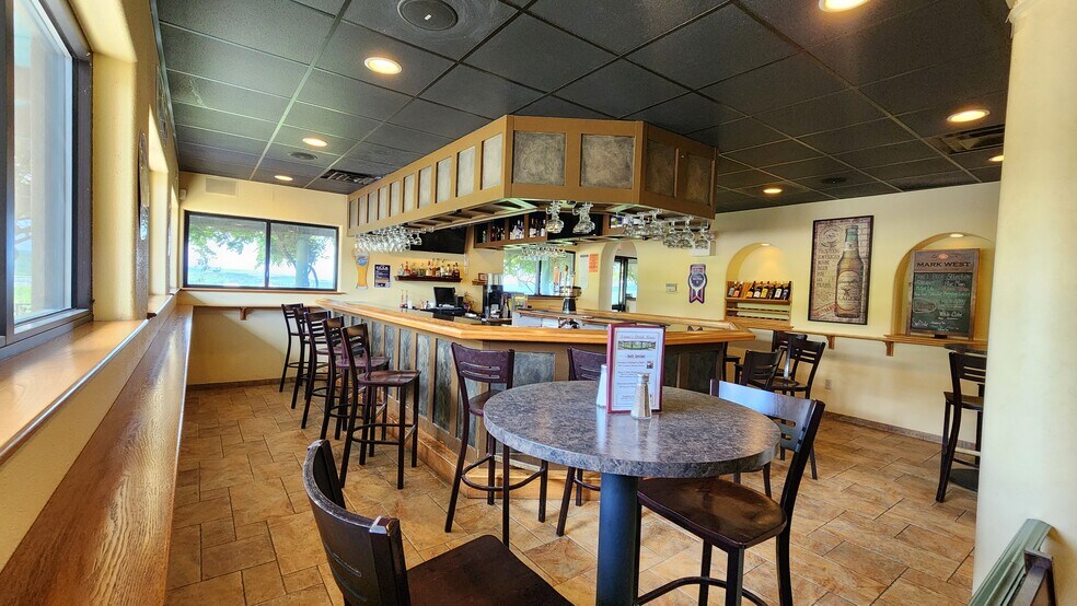 More Photos Of 6 Radcliffe Dr, Moosic Restaurant For Sale