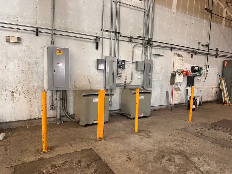 More Photos Of 45 Stokes Dr, Carson City Warehouse For Lease