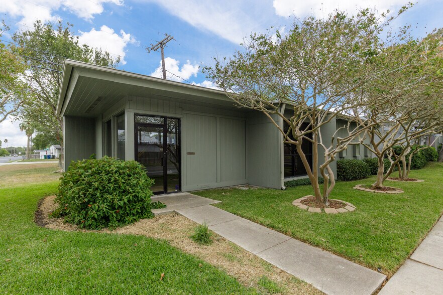 More Photos Of 3301 Santa Fe St, Corpus Christi Office For Lease