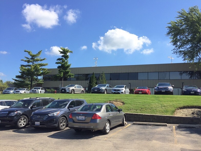 More Photos Of 1250 S Grove Ave, Barrington Unknown For Lease