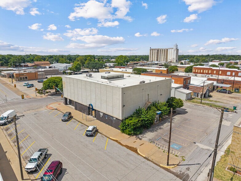 More Photos Of 317 E 3rd St, Burkburnett Bank For Sale