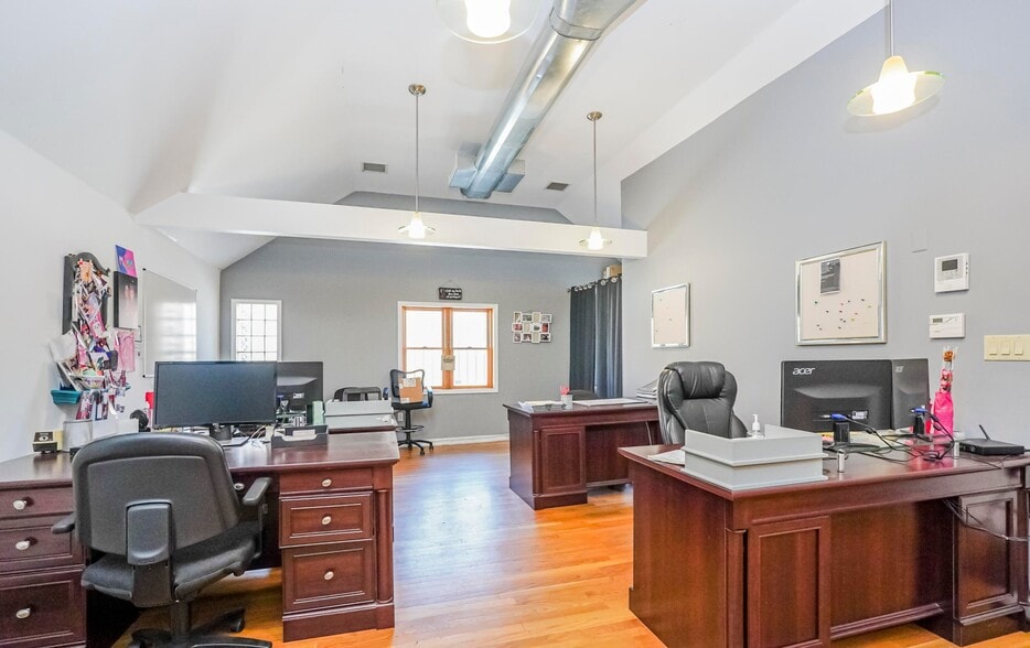 More Photos Of 10 Cross St, Staten Island Warehouse For Sale