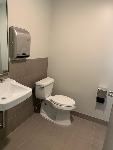 More Photos Of 4400 Portage St NW, North Canton Flex For Lease