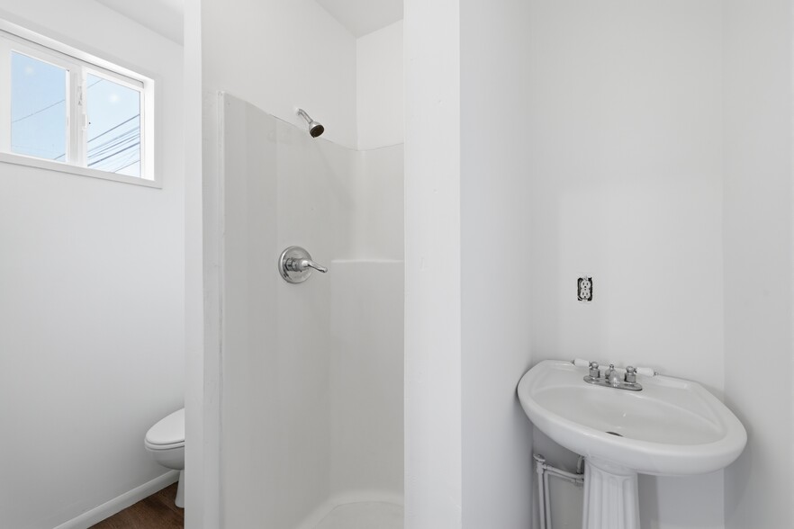 More Photos Of 932 E 23rd St, Long Beach Multifamily For Sale