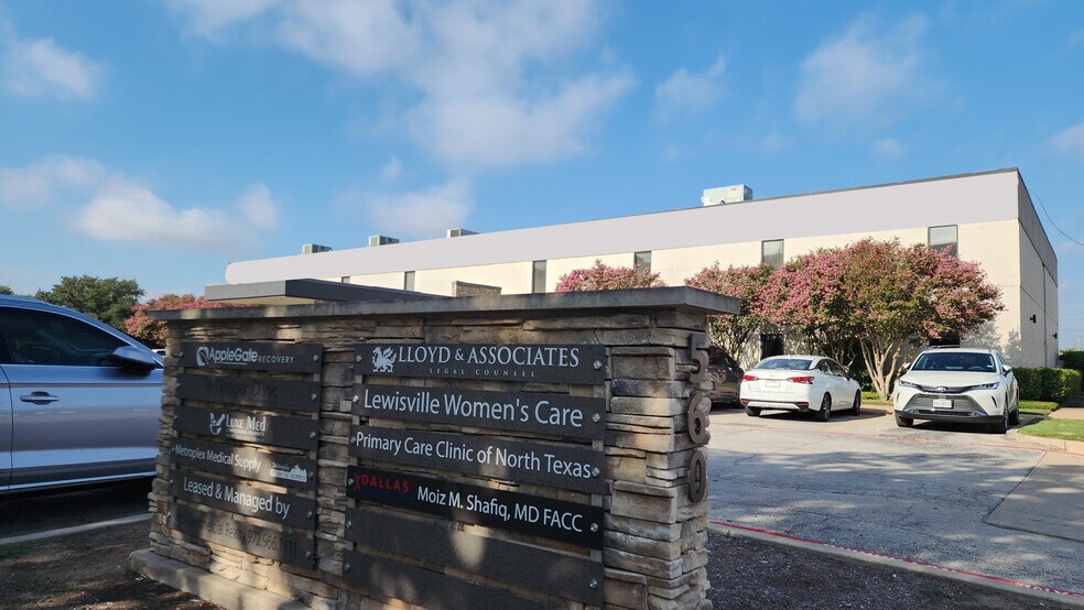More Photos Of 560 W Main St, Lewisville Office For Sale