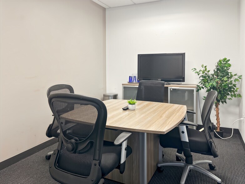 More Photos Of 1 Marina Park Dr, Boston Coworking Space