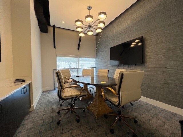 More Photos Of 142 W Platt St, Tampa Office Residential For Lease