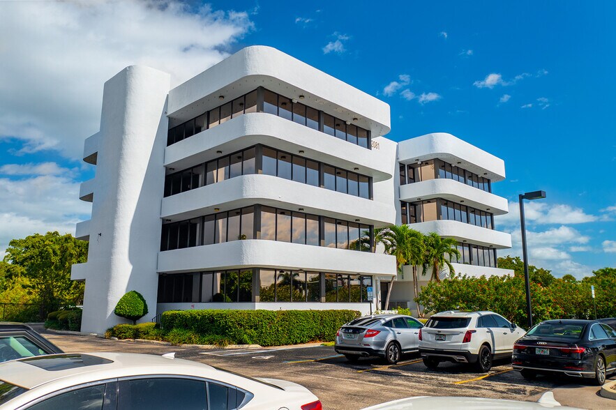 More Photos Of 2081 SE Ocean Blvd, Stuart Office For Sale