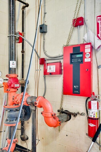 More Photos Of 2026 W Casino Rd, Everett Manufacturing For Lease