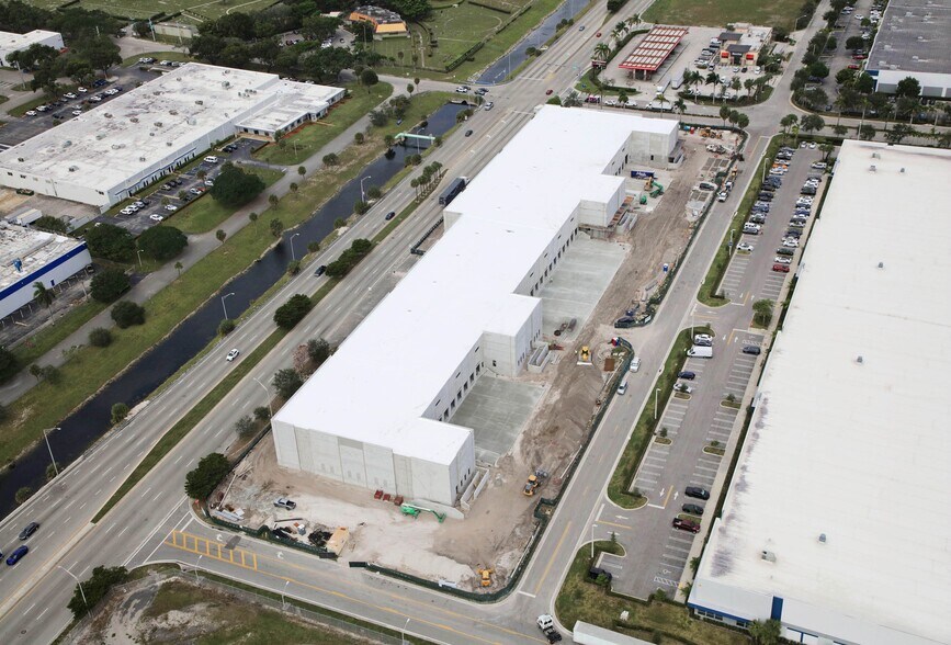 More Photos Of 14101 NW 57th Ave, Opa Locka Warehouse For Lease