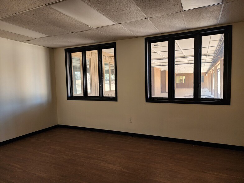 More Photos Of 2 Fisher Rd, Greenville Schools For Lease