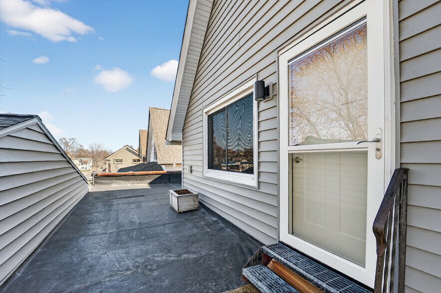 More Photos Of 533 S Main St, West Bend Office For Sale