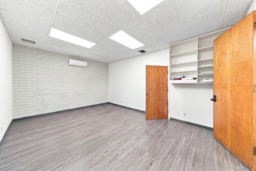 More Photos Of 2333 Beverly Blvd, Los Angeles Office For Lease