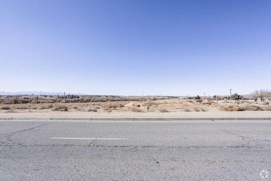 More Photos Of Stoddard Wells Rd, Victorville Distribution For Sale