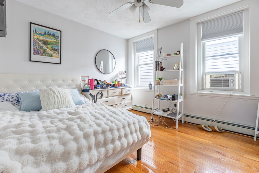 More Photos Of 291-293 E St, Boston Apartments For Sale