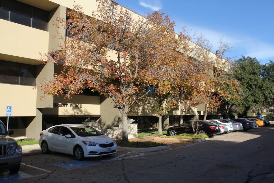 More Photos Of 1304 W Walnut Hill Ln, Irving Office For Lease
