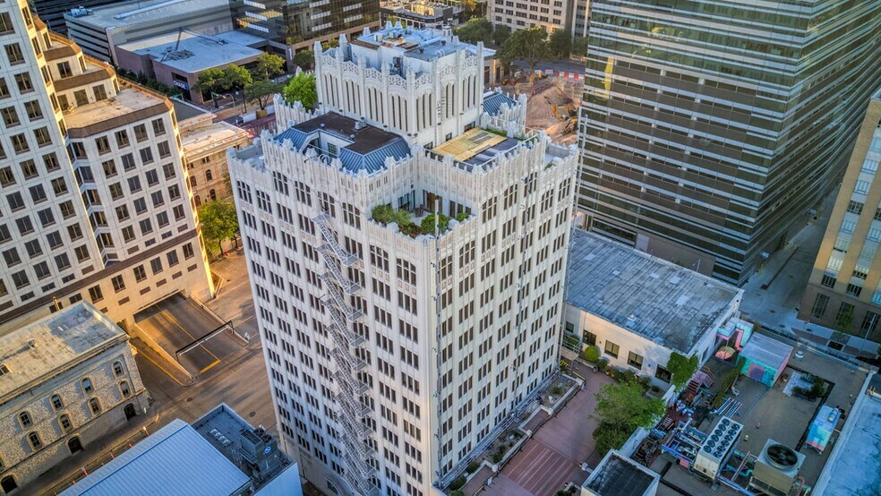 More Photos Of 114 W 7th St, Austin Office For Lease