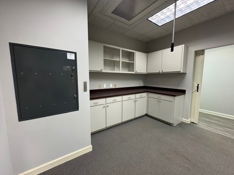 More Photos Of 3255 Industry Dr, North Charleston Medical For Sale