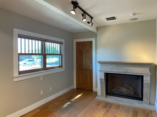 More Photos Of 208 SE Vine Ln, Bend Office For Lease