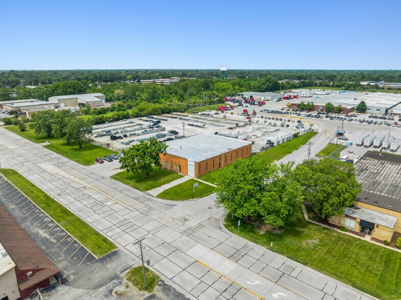 More Photos Of 2950 W 167th St, Markham Warehouse For Lease