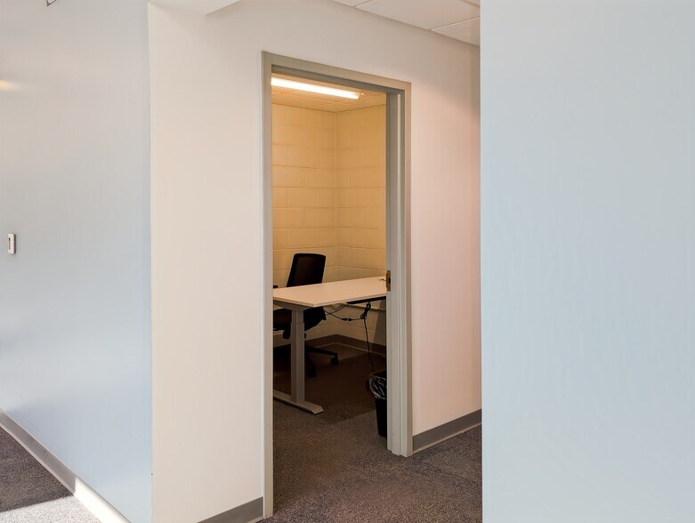 More Photos Of 41 Hutchins Dr, Portland Coworking Space