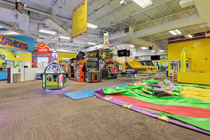 More Photos Of 23520 Overland Dr, Sterling Unknown For Lease