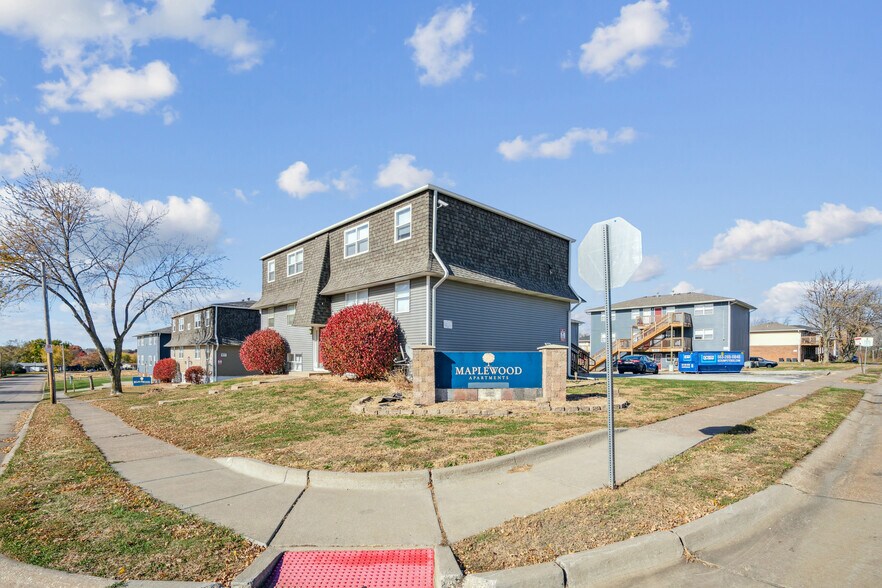 Primary Photo Of 322 W 65th St, Davenport Apartments For Sale