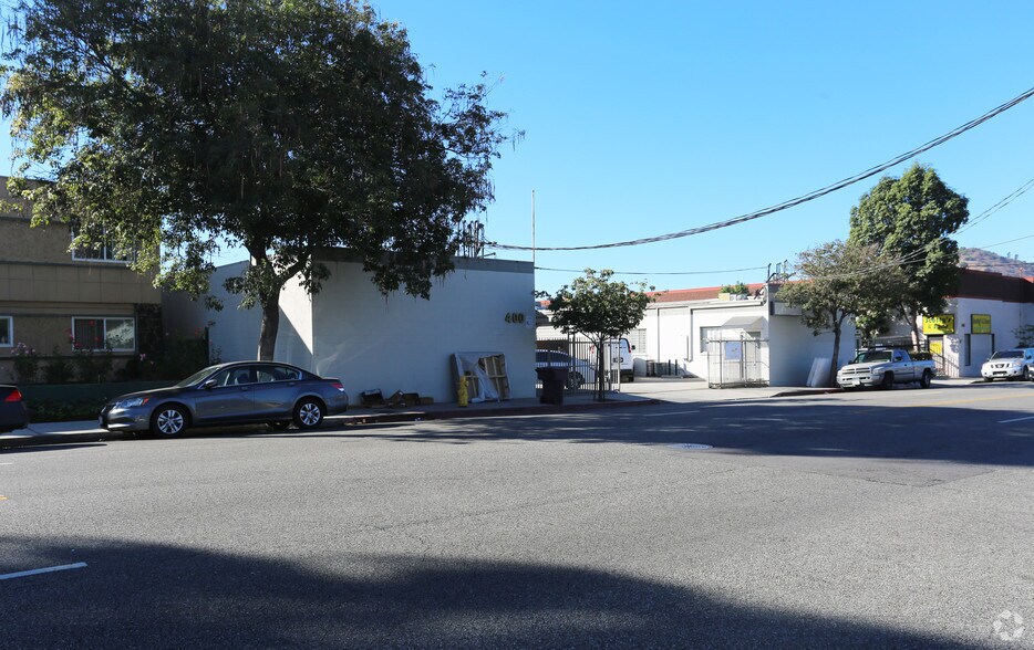 More Photos Of 400-402 W Chevy Chase Dr, Glendale Manufacturing For Lease