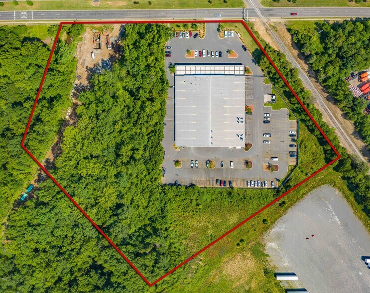 More Photos Of 10421 S Tryon St, Charlotte Auto Repair For Sale