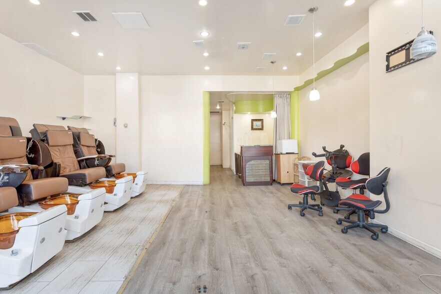 More Photos Of 2181 Steinway St, Astoria Storefront Retail Office For Lease